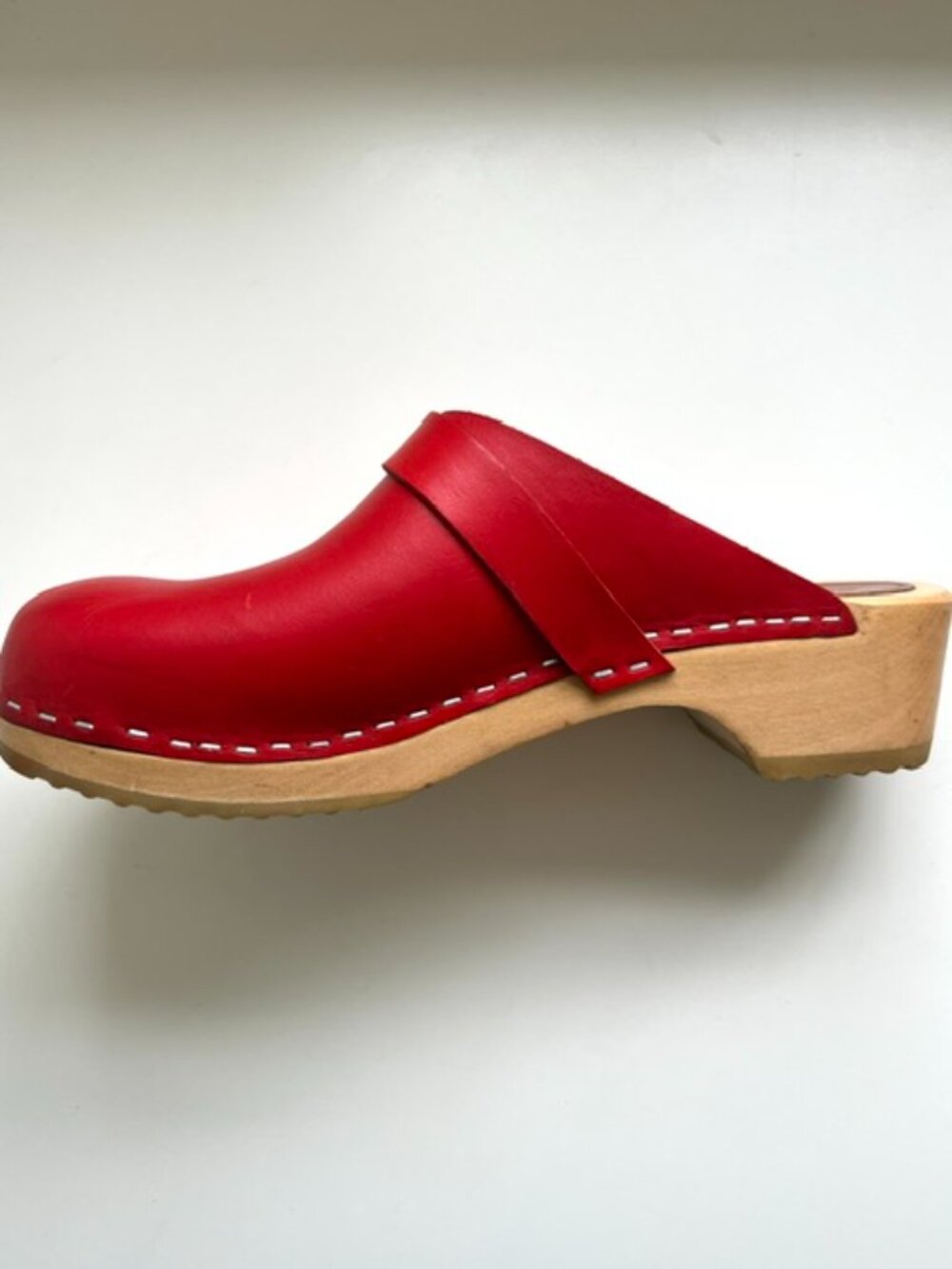 Swedish Hasbeens Swedish Husband Clogs in Red | Size 38 - Picture 9 of 11